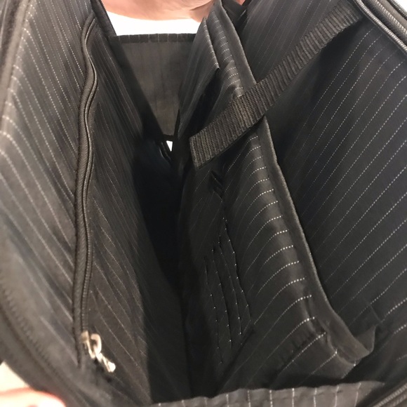 Under seat carry on bag - Picture 4 of 5